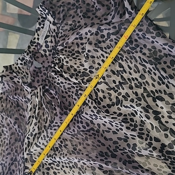 JL0 Semi-sheer Blouse ❤️ - Picture 7 of 8